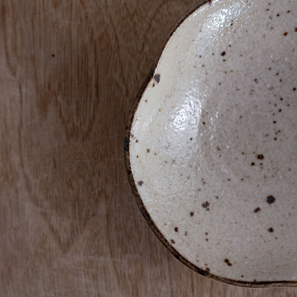 【WEB限定】砂粉引 変形三角鉢 (小) -器市-