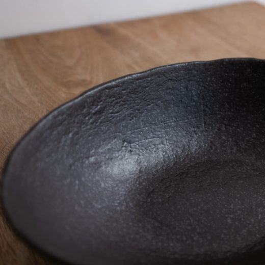 【WEB限定】27cm砂目楕円鉢 黒 -器市-