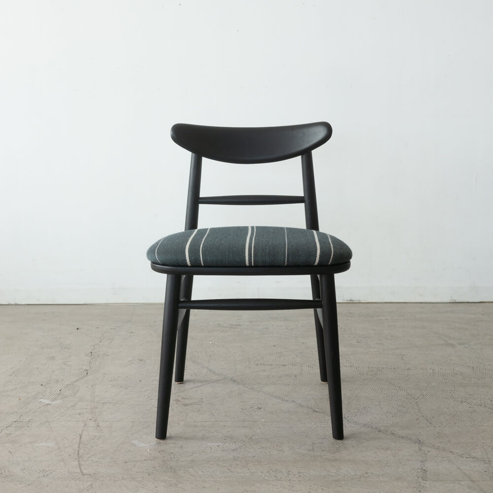 ［現品SALE］ emi チェア ホワイトオーク ウレタンBK色 (張地)Urd stripe37