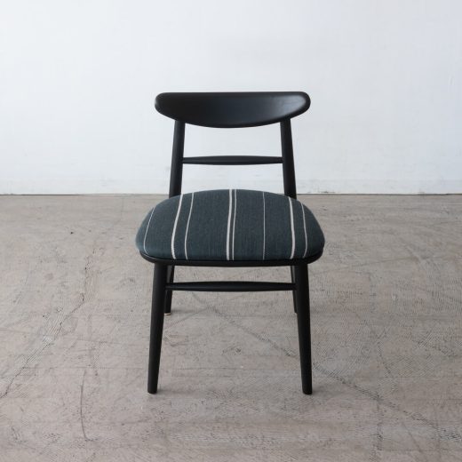 ［現品SALE］ emi チェア ホワイトオーク ウレタンBK色 (張地)Urd stripe37
