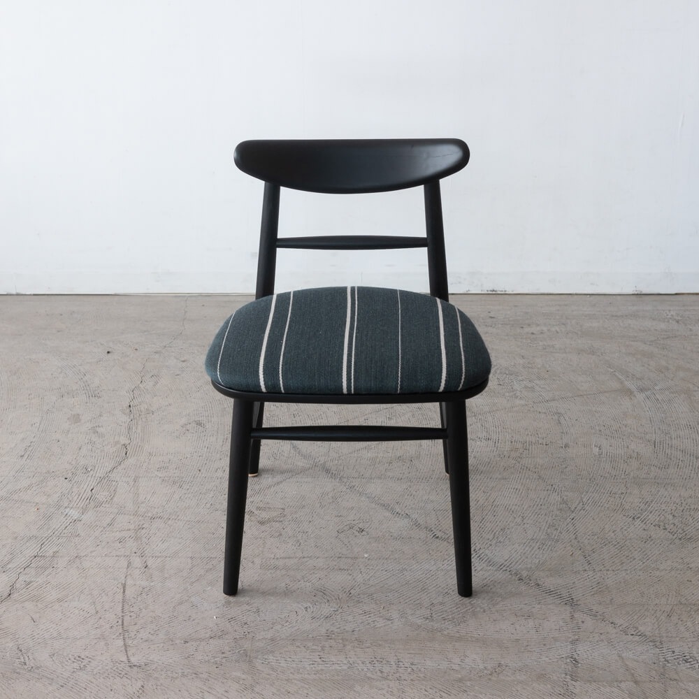 ［現品SALE］ emi チェア ホワイトオーク ウレタンBK色 (張地)Urd stripe37