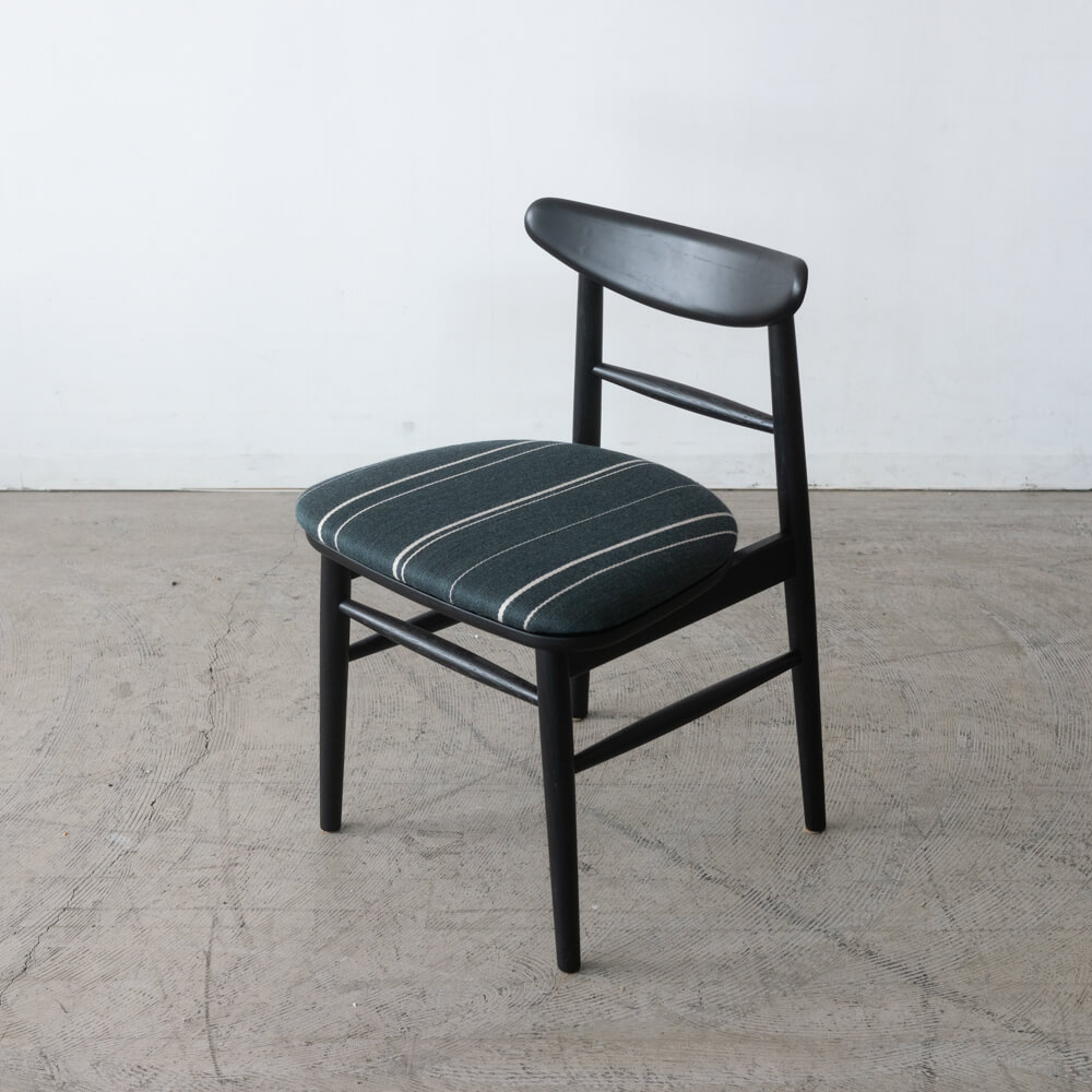 ［現品SALE］ emi チェア ホワイトオーク ウレタンBK色 (張地)Urd stripe37