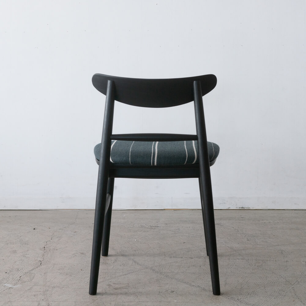 ［現品SALE］ emi チェア ホワイトオーク ウレタンBK色 (張地)Urd stripe37