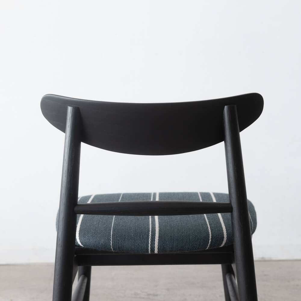 ［現品SALE］ emi チェア ホワイトオーク ウレタンBK色 (張地)Urd stripe37