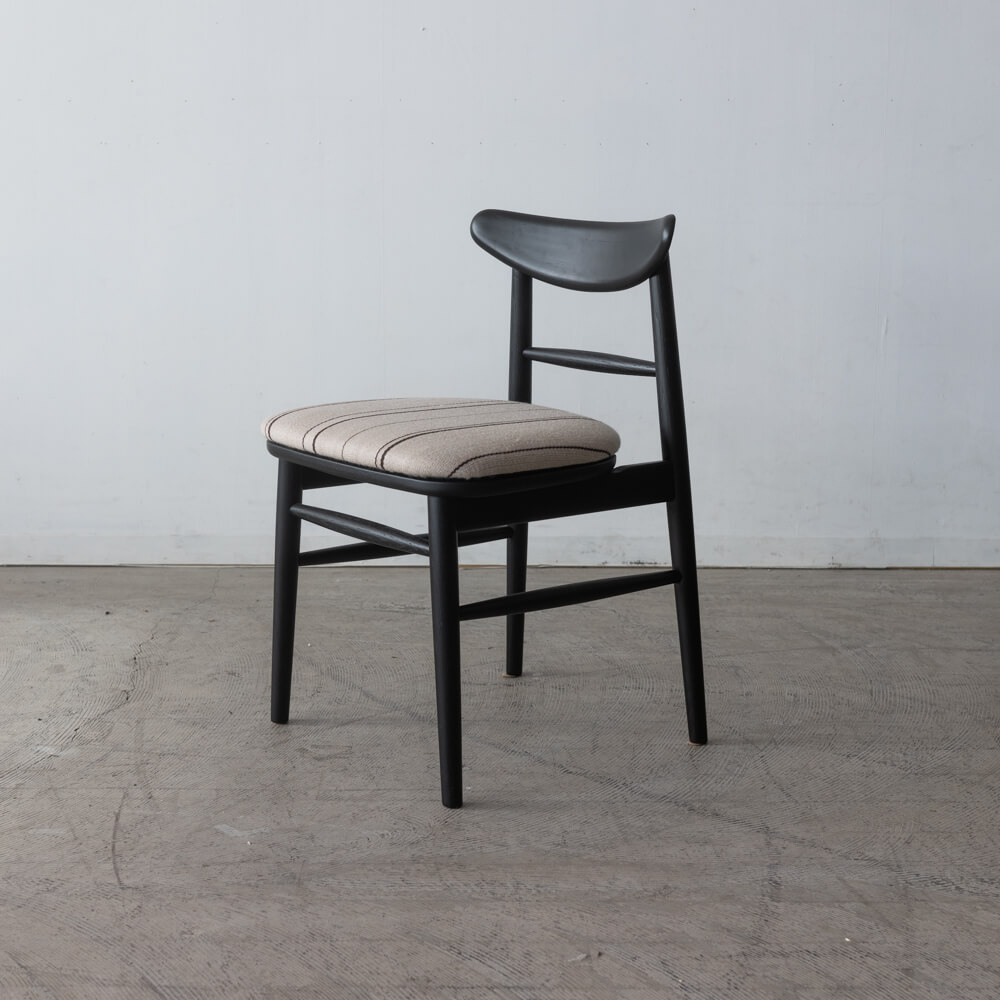 ［現品SALE］ emi チェア ホワイトオーク ウレタンBK色 (張地)Urd Stripe 5