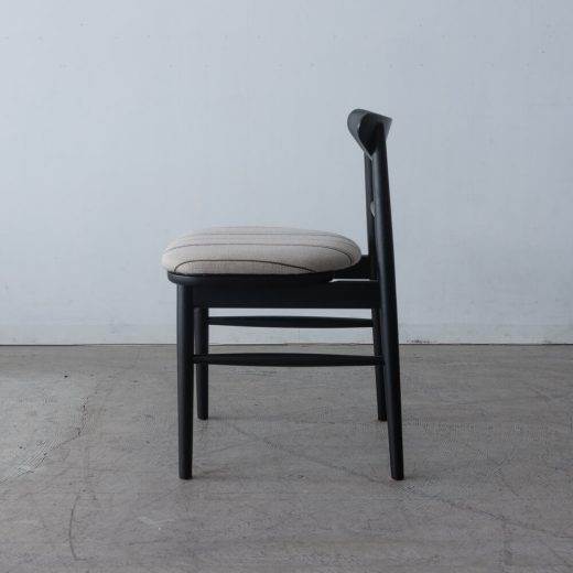 ［現品SALE］ emi チェア ホワイトオーク ウレタンBK色 (張地)Urd Stripe 5