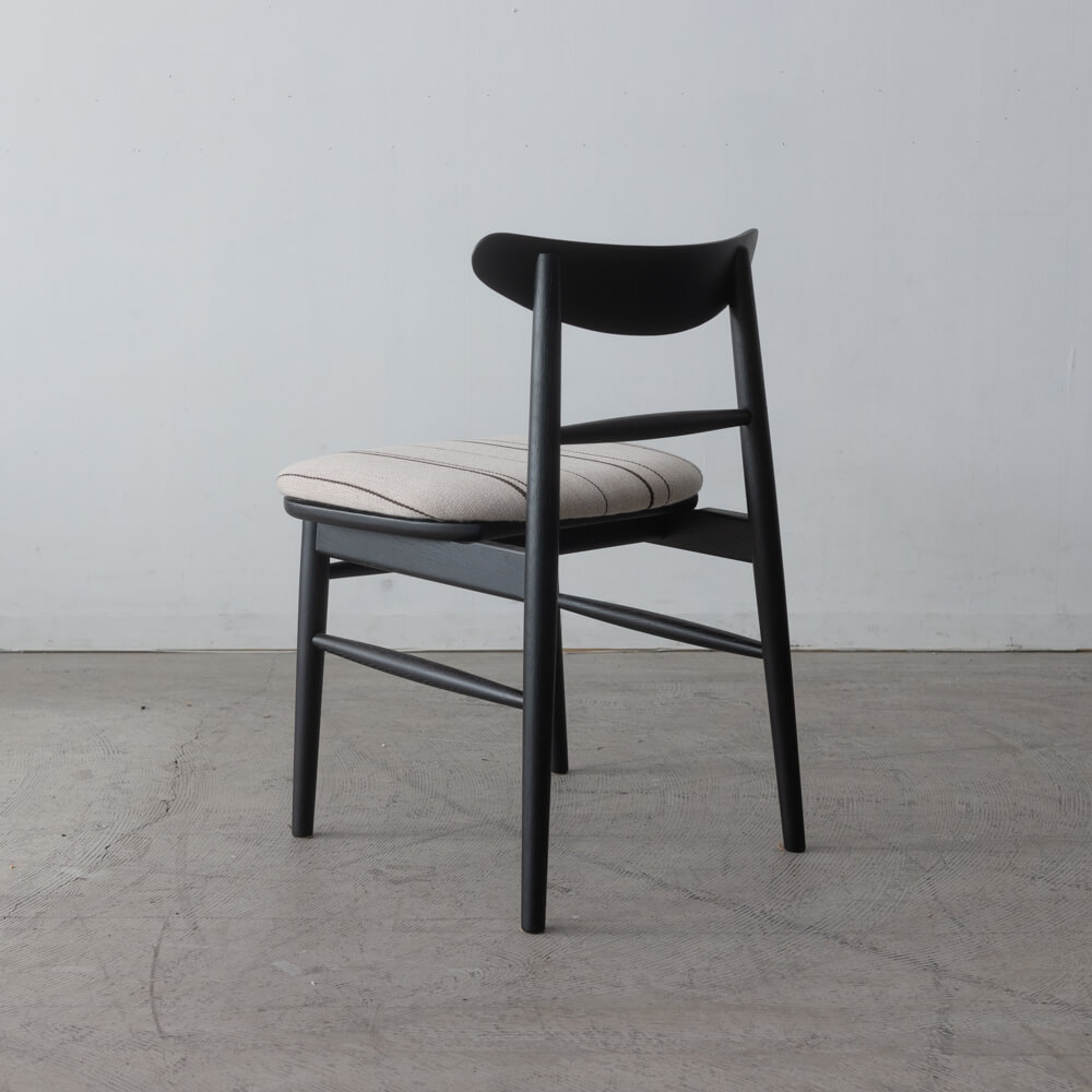 ［現品SALE］ emi チェア ホワイトオーク ウレタンBK色 (張地)Urd Stripe 5