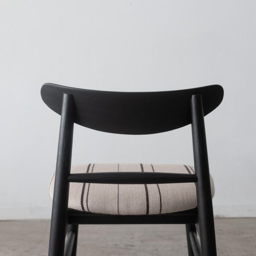 ［現品SALE］ emi チェア ホワイトオーク ウレタンBK色 (張地)Urd Stripe 5