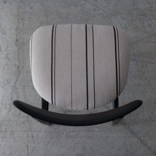 ［現品SALE］ emi チェア ホワイトオーク ウレタンBK色 (張地)Urd Stripe 5