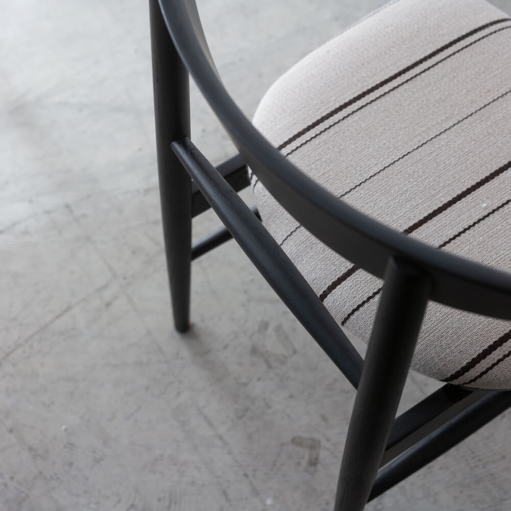 ［現品SALE］ emi チェア ホワイトオーク ウレタンBK色 (張地)Urd Stripe 5