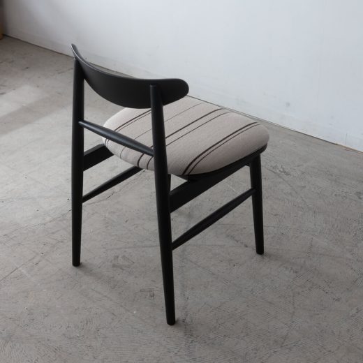 ［現品SALE］ emi チェア ホワイトオーク ウレタンBK色 (張地)Urd Stripe 5