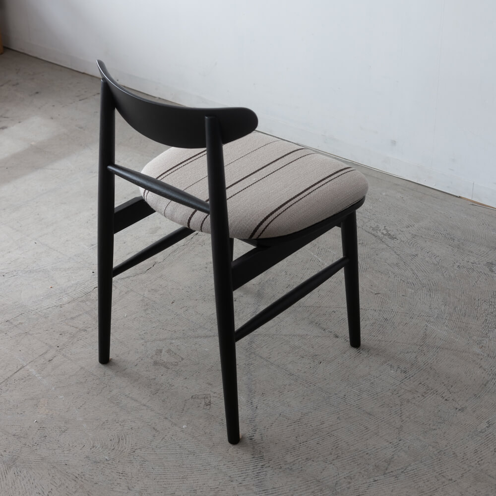 ［現品SALE］ emi チェア ホワイトオーク ウレタンBK色 (張地)Urd Stripe 5