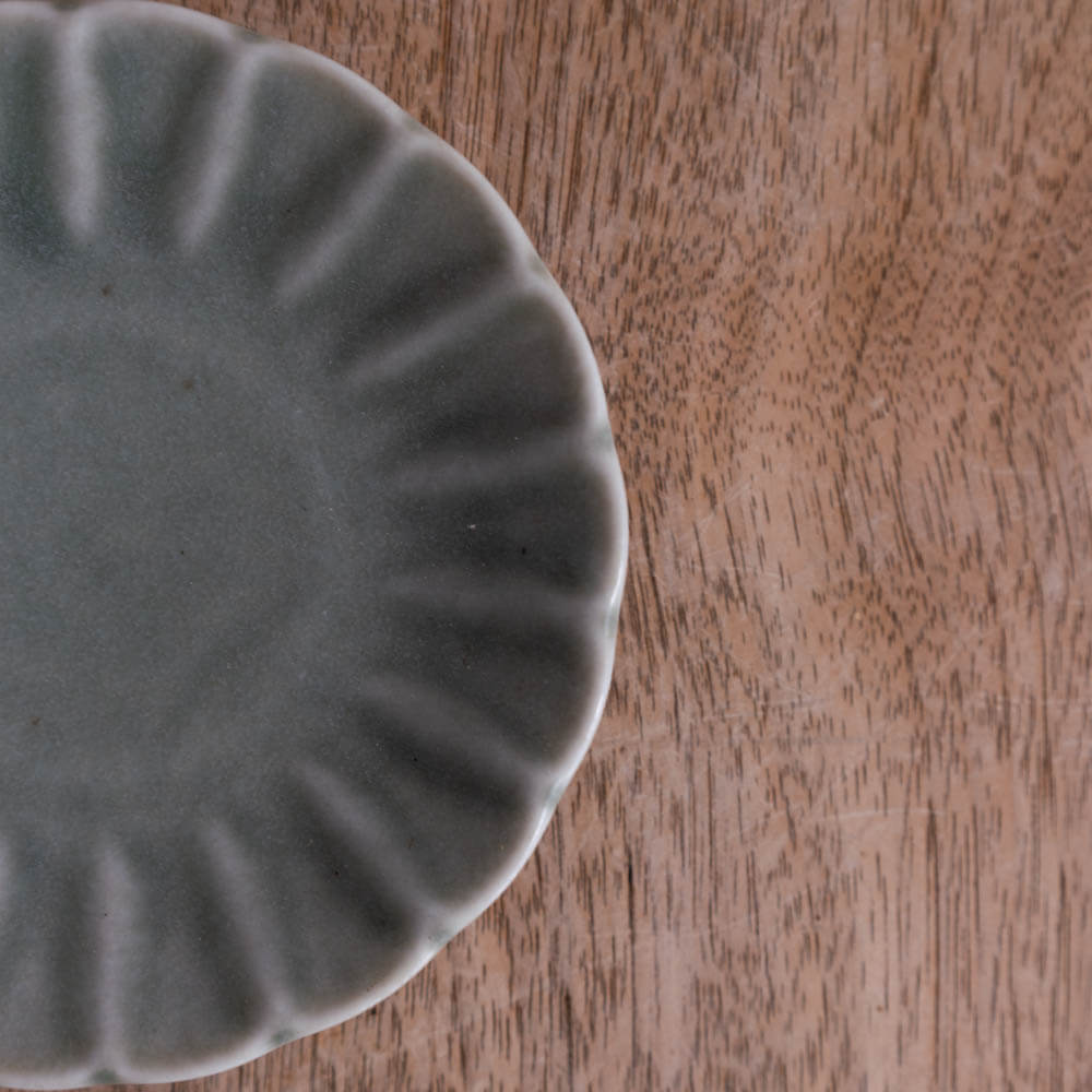 【WEB限定】花型小皿 スモークGR -器市-