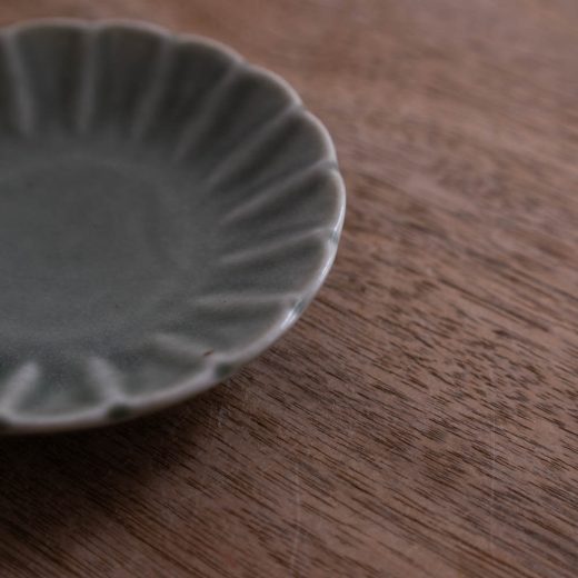 【WEB限定】花型小皿 スモークGR -器市-