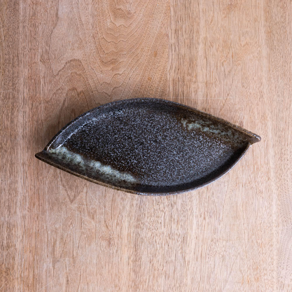 【WEB限定】黒釉 変形盛り付け鉢 -器市-