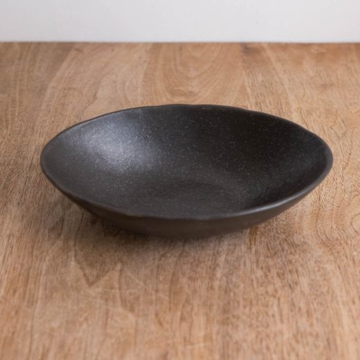 【WEB限定】22cm砂目楕円鉢 黒 -器市-