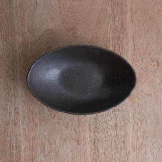 【WEB限定】22cm砂目楕円鉢 黒 -器市-