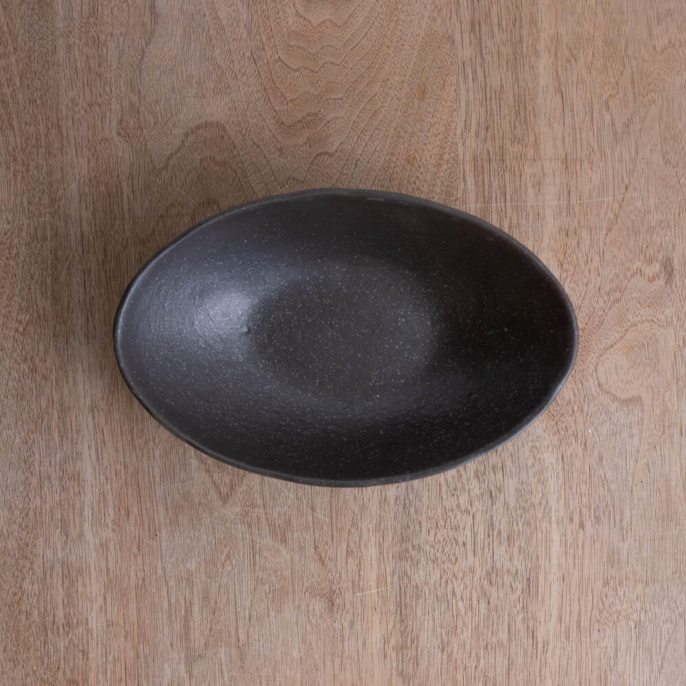 【WEB限定】22cm砂目楕円鉢 黒 -器市-