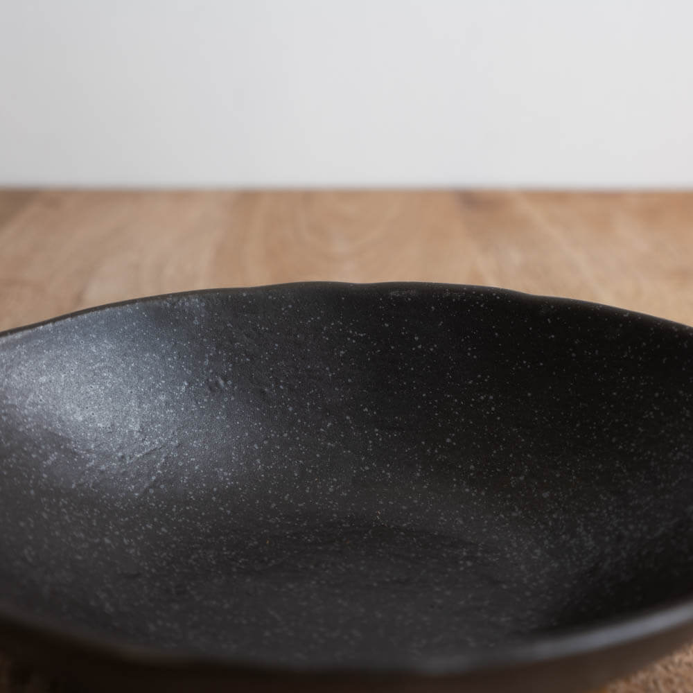 【WEB限定】22cm砂目楕円鉢 黒 -器市-