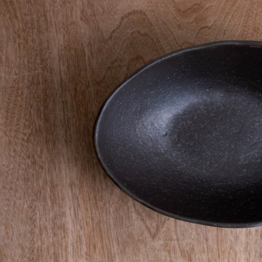 【WEB限定】22cm砂目楕円鉢 黒 -器市-