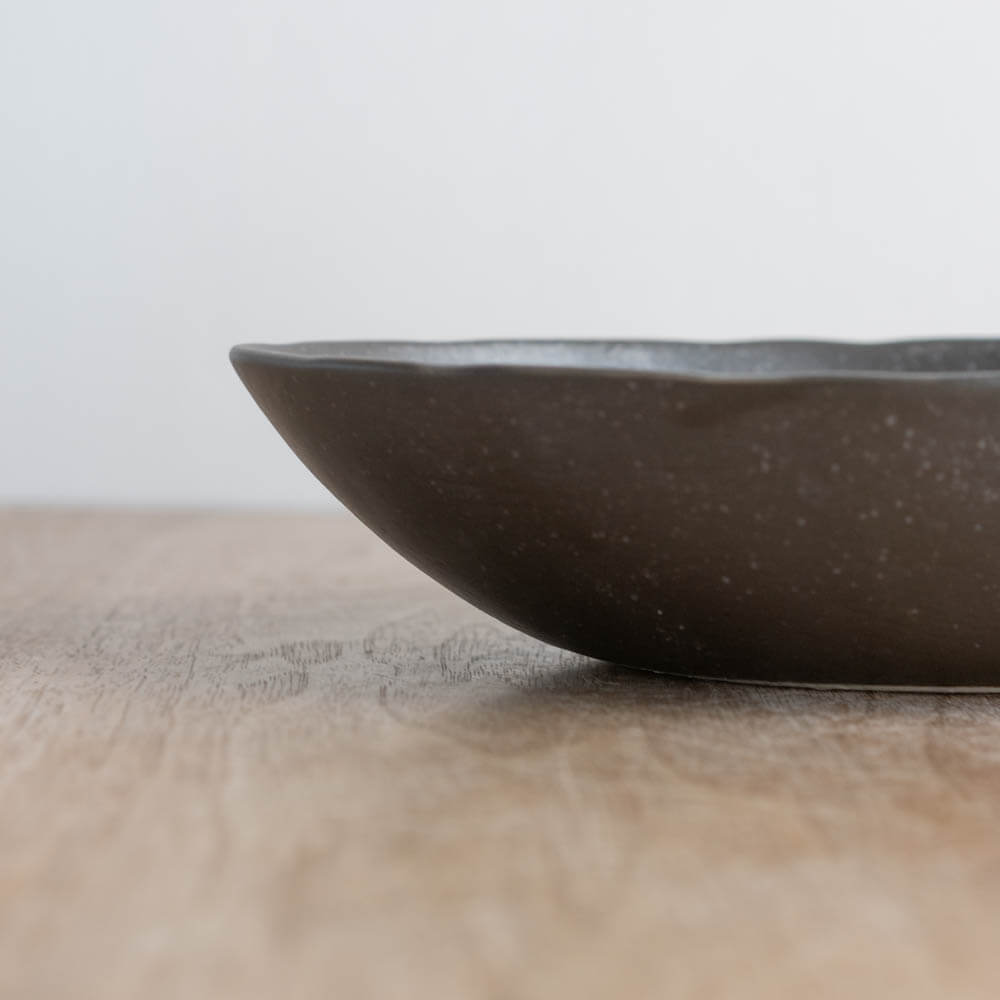 【WEB限定】22cm砂目楕円鉢 黒 -器市-