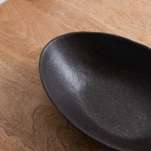 【WEB限定】22cm砂目楕円鉢 黒 -器市-