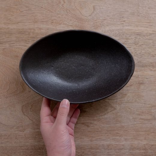 【WEB限定】22cm砂目楕円鉢 黒 -器市-