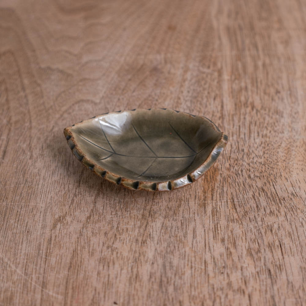 【WEB限定】木の葉豆皿（オリベ）-器市-