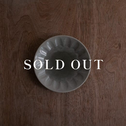 アウトレット食器（器市）のしのぎ型45皿 薄緑釉 売り切れ