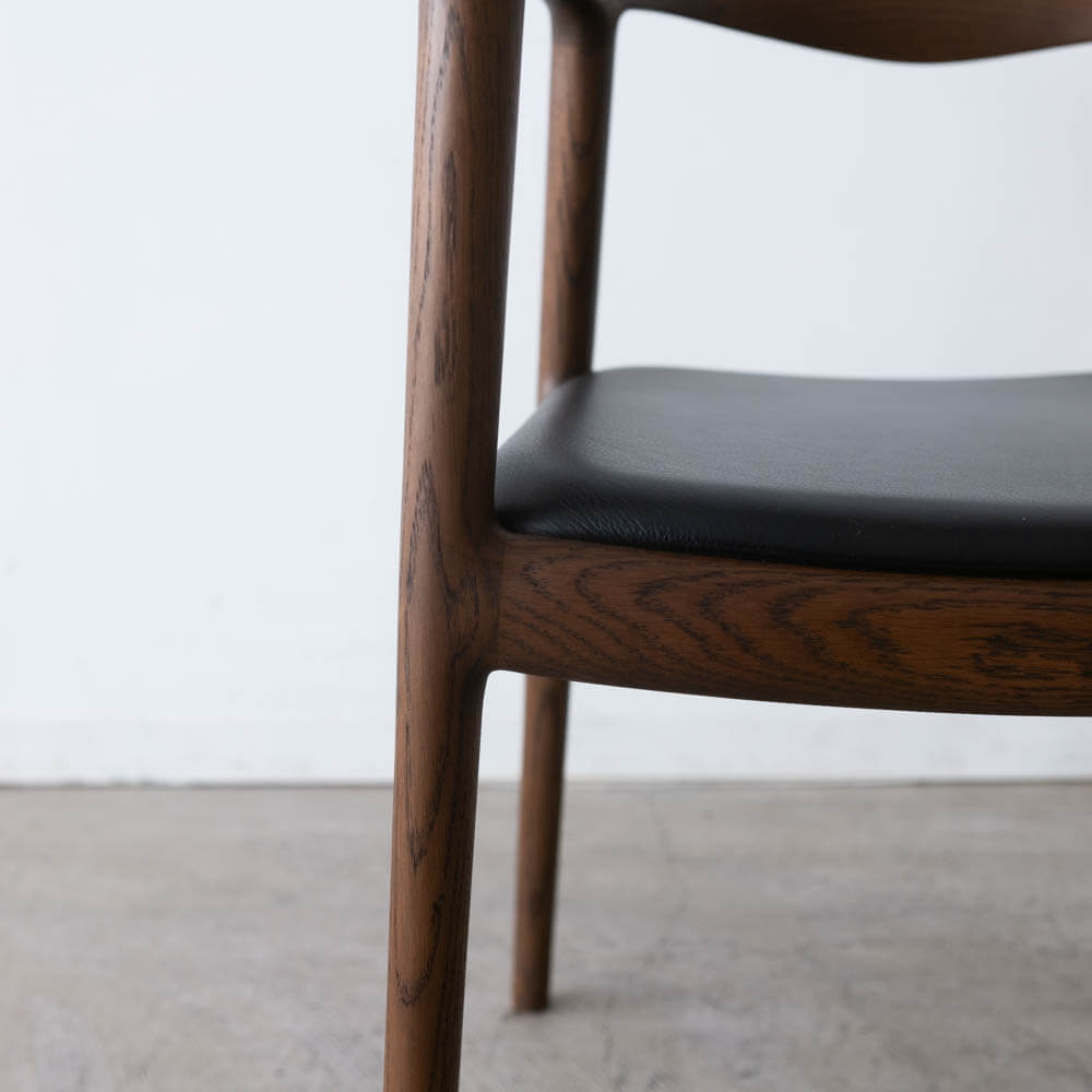 ［数量限定］BRIDGE ライトチェア（DB）座面：R2ブラック（革）