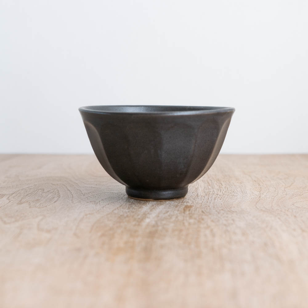 【WEB限定】しのぎ 深型茶碗 黒 -器市-