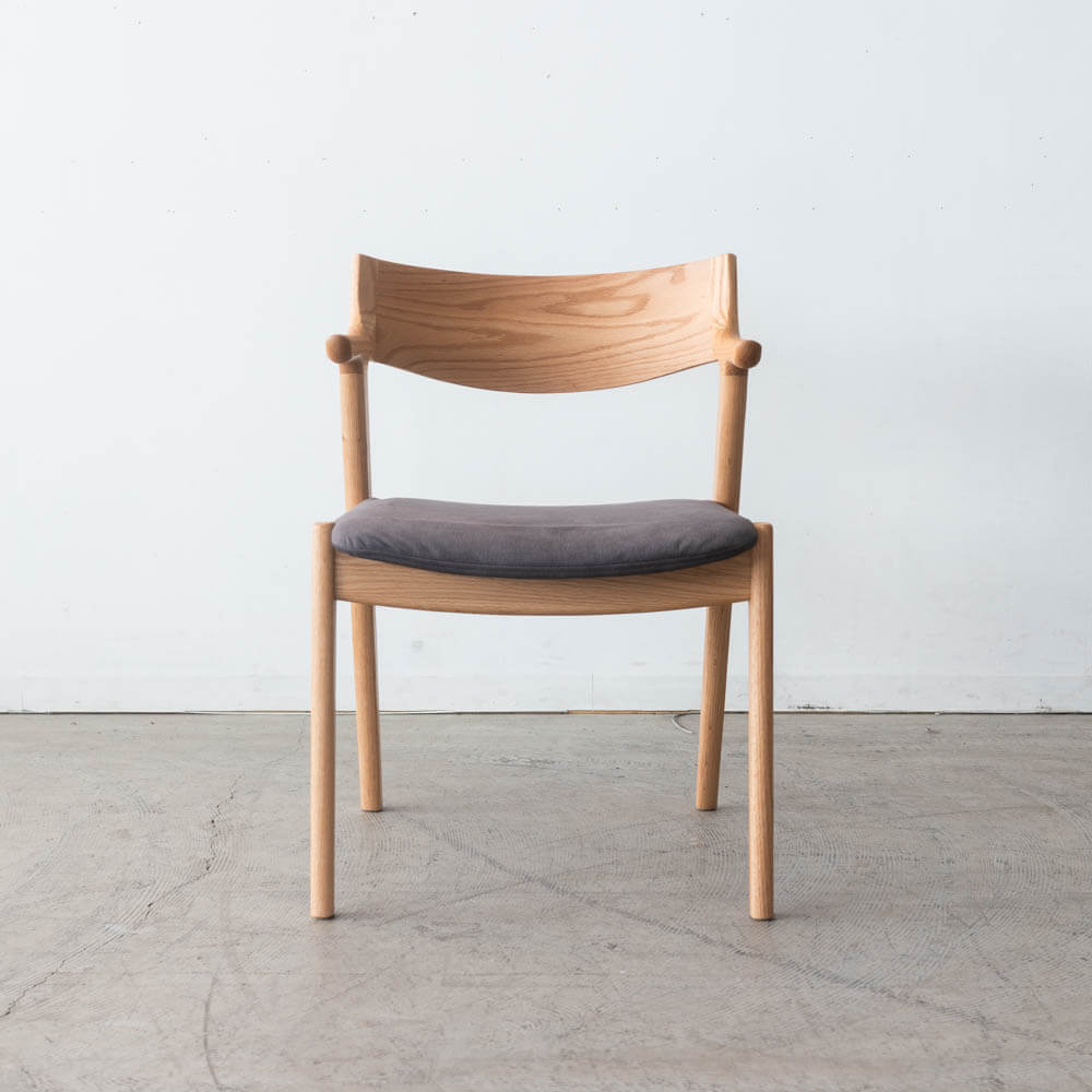 セミアームチェア グレーシャス 049 OAK レッドオーク材 / ウレタン ST NA色