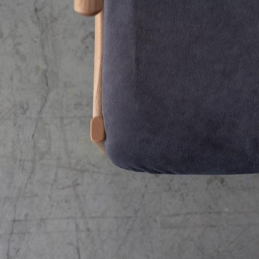 セミアームチェア グレーシャス 049 OAK レッドオーク材 / ウレタン ST NA色