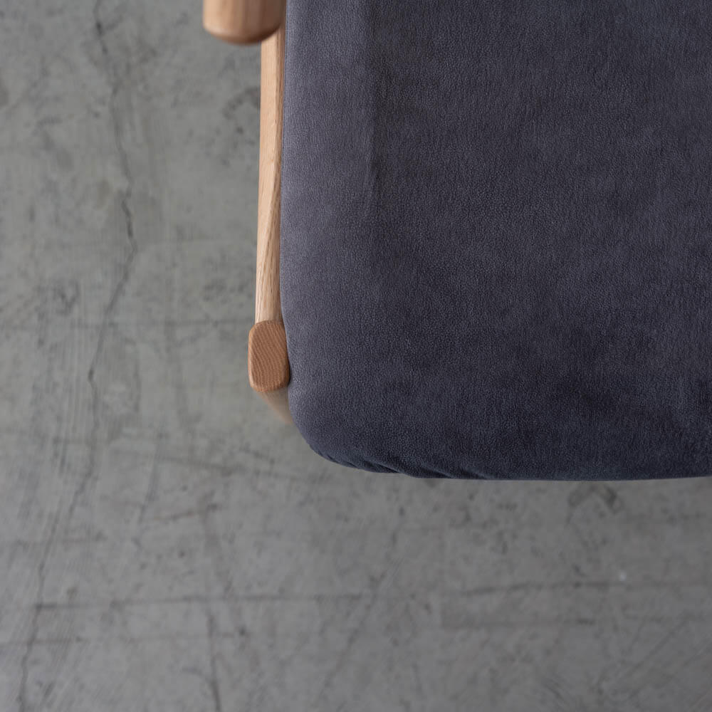 セミアームチェア グレーシャス 049 OAK レッドオーク材 / ウレタン ST NA色