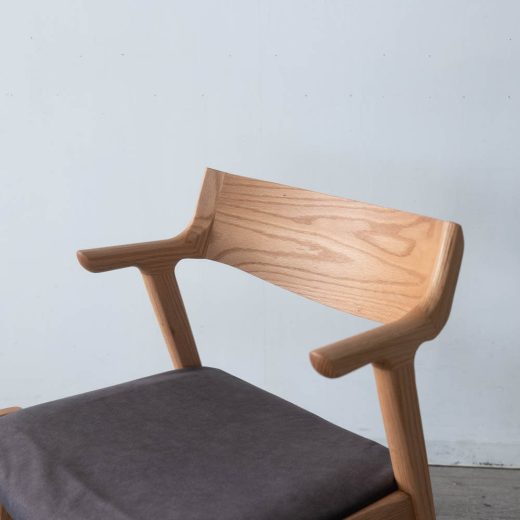 セミアームチェア グレーシャス 049 OAK レッドオーク材 / ウレタン ST NA色