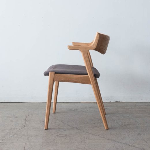 セミアームチェア グレーシャス 049 OAK レッドオーク材 / ウレタン ST NA色