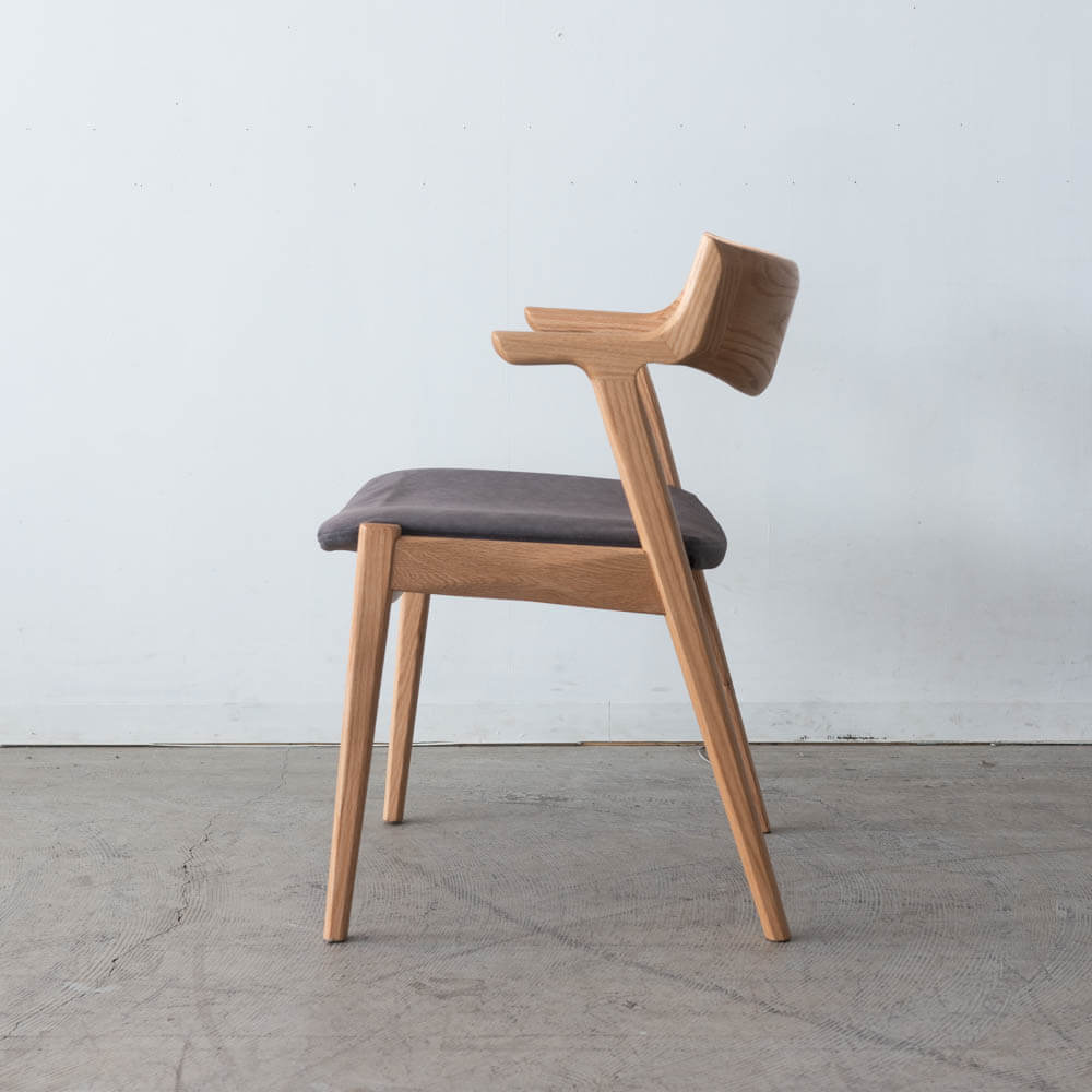 セミアームチェア グレーシャス 049 OAK レッドオーク材 / ウレタン ST NA色