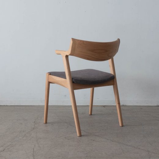 セミアームチェア グレーシャス 049 OAK レッドオーク材 / ウレタン ST NA色