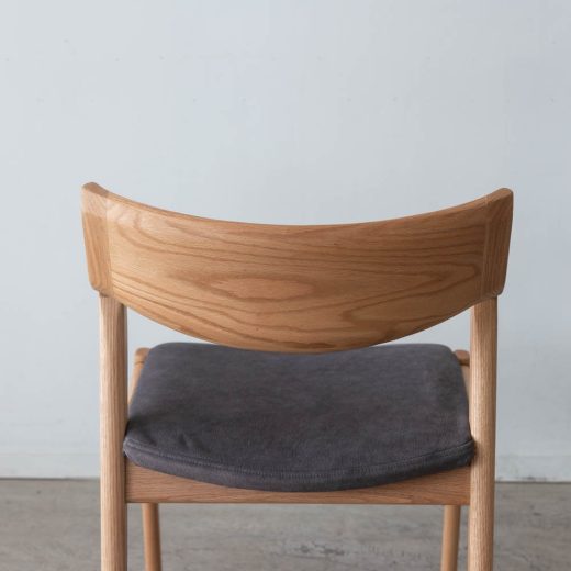 セミアームチェア グレーシャス 049 OAK レッドオーク材 / ウレタン ST NA色