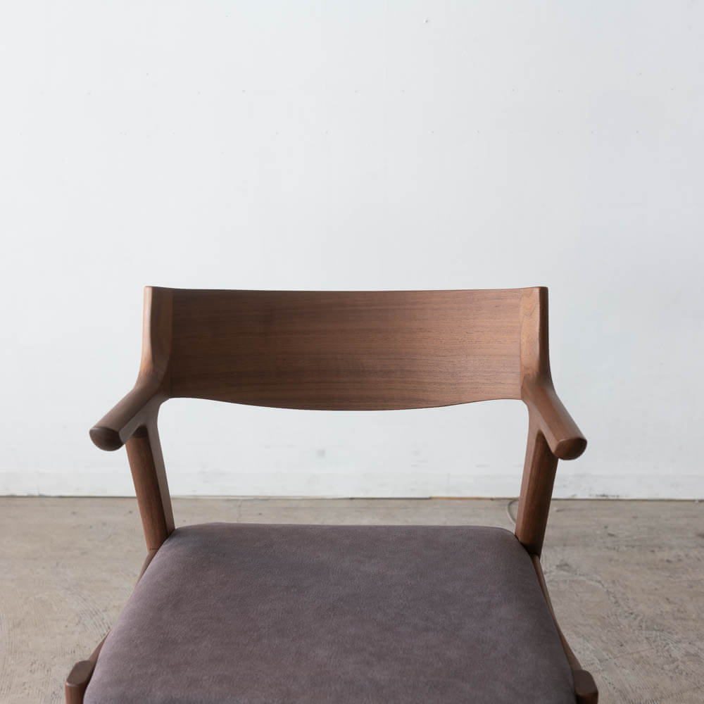 セミアームチェア グレーシャス 049 WAL ウォールナット材 / ウレタン ST WN色