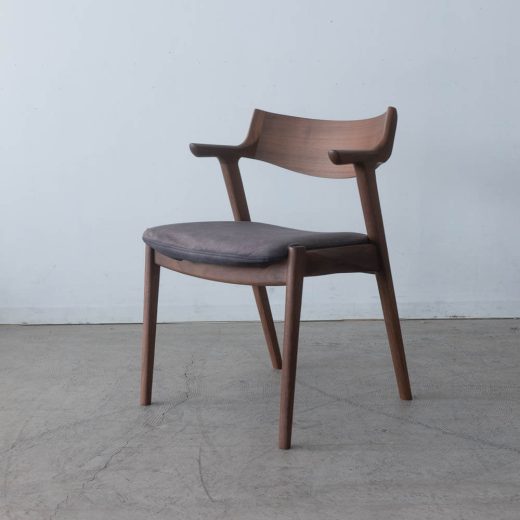 セミアームチェア グレーシャス 049 WAL ウォールナット材 / ウレタン ST WN色