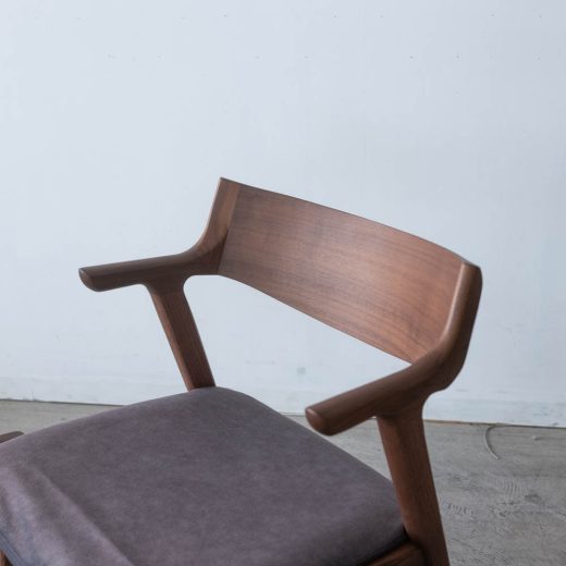 セミアームチェア グレーシャス 049 WAL ウォールナット材 / ウレタン ST WN色