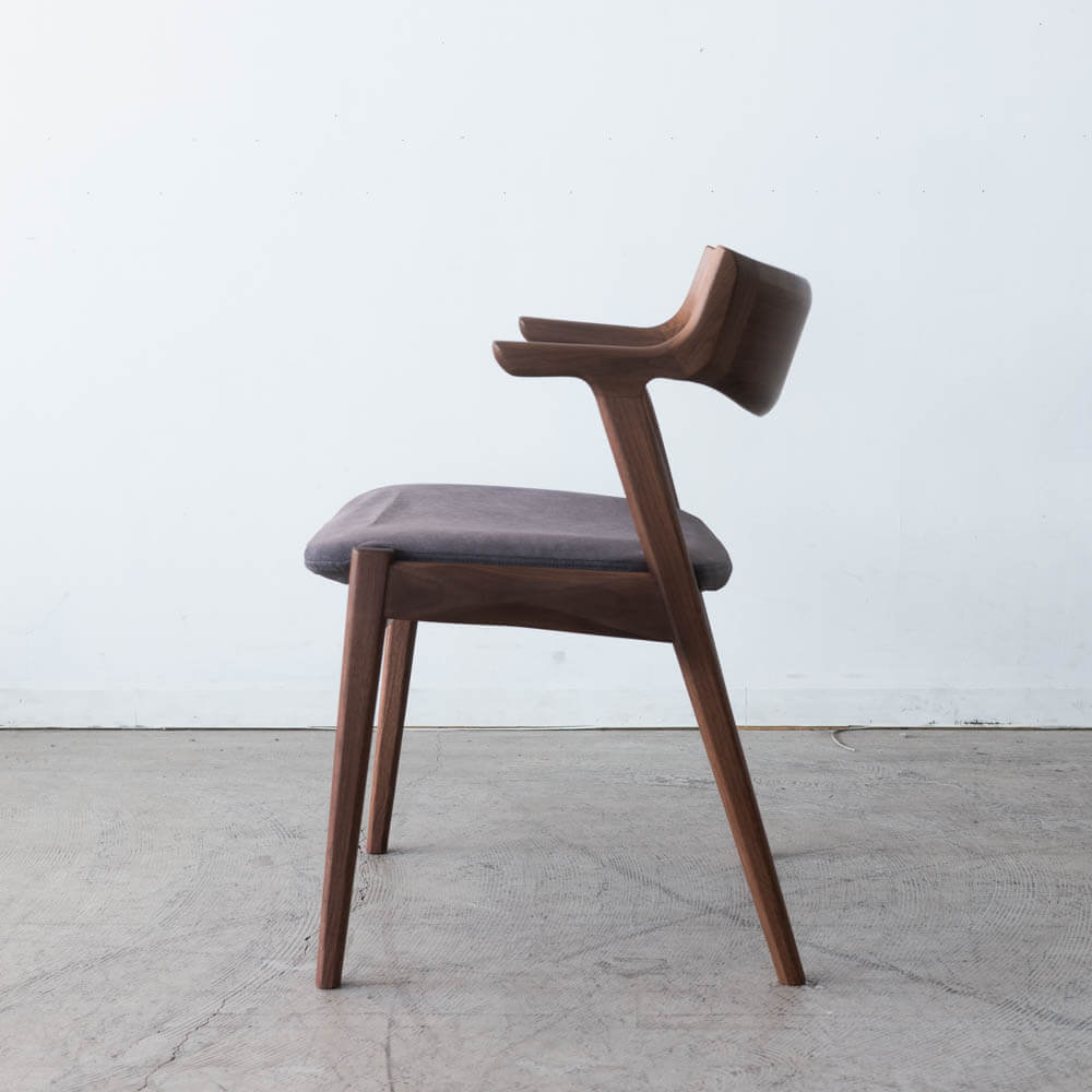 セミアームチェア グレーシャス 049 WAL ウォールナット材 / ウレタン ST WN色