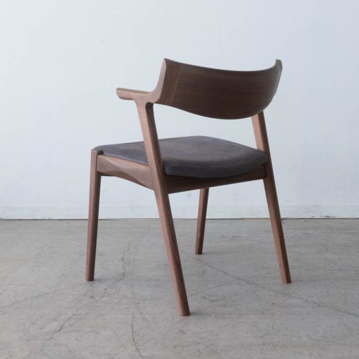 セミアームチェア グレーシャス 049 WAL ウォールナット材 / ウレタン ST WN色