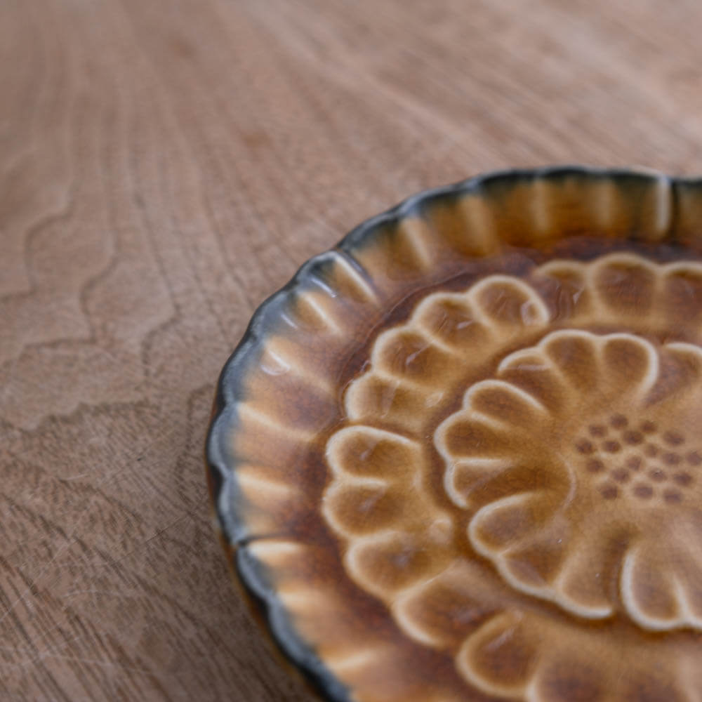 ぼたん銘々皿（ブラウン）-器市-