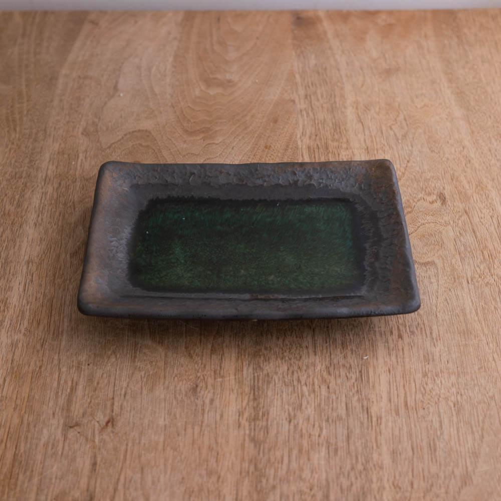 いぶし金彩焼き物皿