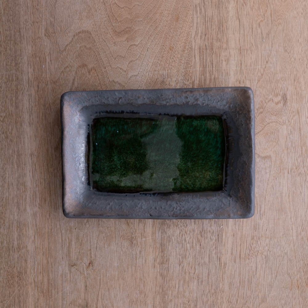 いぶし金彩焼き物皿