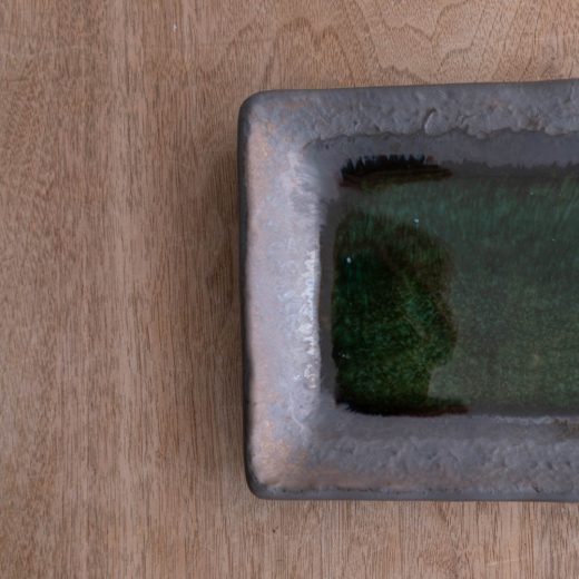 いぶし金彩焼き物皿