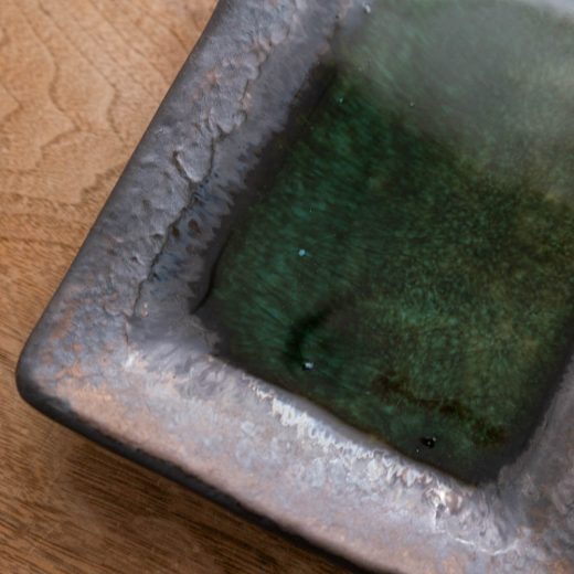 いぶし金彩焼き物皿