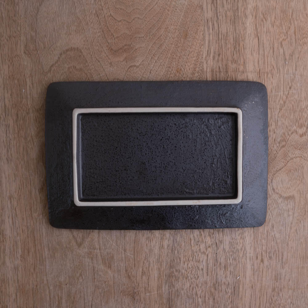 いぶし金彩焼き物皿